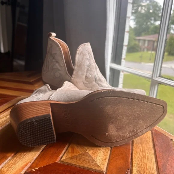 Myra Bag White Ankle Boots - Picture 6 of 10